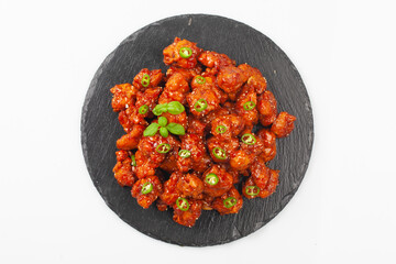  닭튀김은닭고기에 밀가루, 겨잣가루, 소금, 후추 따위를 묻혀 기름에 튀긴 요리.
Fried chicken is a dish made by coating chicken in flour, mustard powder, salt, pepper, etc. and frying it in oil.
