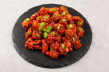  닭튀김은닭고기에 밀가루, 겨잣가루, 소금, 후추 따위를 묻혀 기름에 튀긴 요리.
Fried chicken is a dish made by coating chicken in flour, mustard powder, salt, pepper, etc. and frying it in oil.
