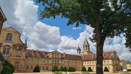 L'abbaye de Cluny vue depuis le parc