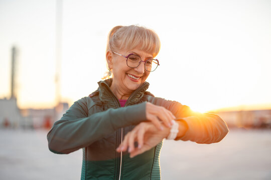 Senior woman wearing sportswear checking her smartwatch
