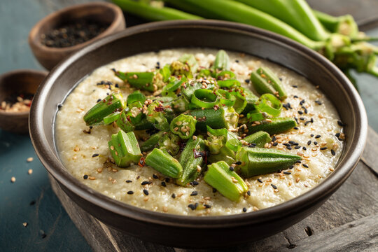 A table featuring Zimbabwean sadza nesoupfu porridge served with fresh okra and sprinkled with sesame seeds.