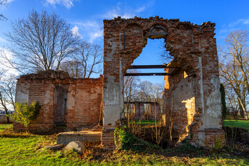 Ruiny starego dworu w Hieronimowie, Podlasie, Polska