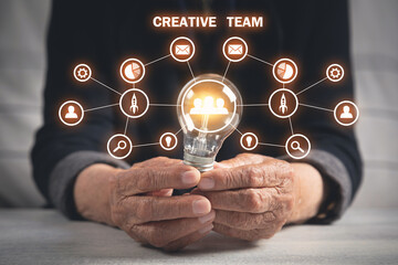  Creative Team. Exchanging bright ideas