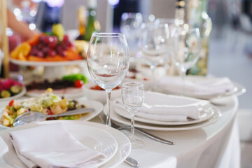 Elegant table setting for a festive dinner party