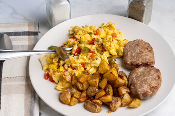 scramble eggs with sausage patties and  home fries