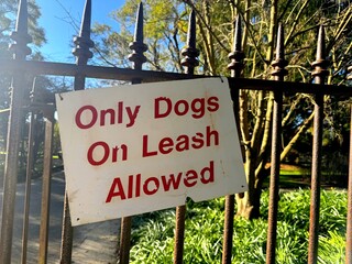 Fototapeta premium Notice for public for dogs in public park