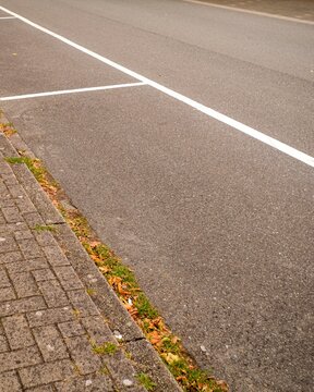 Empty parking space dividing the road and the sidewalk