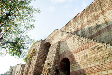 Obraz premium stairs of the roman city walls of constantinople, istanbul 