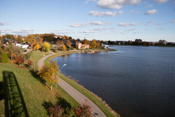 Naklejka premium Panoramic view of Lake Mastis and the lakeside promenade in Telsiai, Lithuania