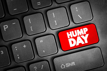 Naklejka premium Hump Day text button on keyboard, concept background