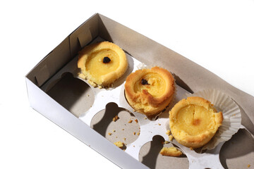 soes cakes in packaging, Soes are round cakes filled with custard