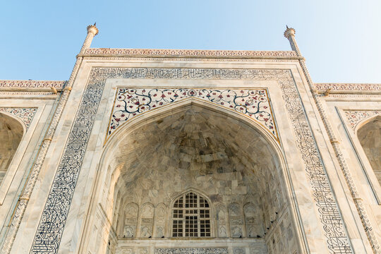 Architectural detail of the white marble at Taj Mahal  Agra  Rajasthan  India