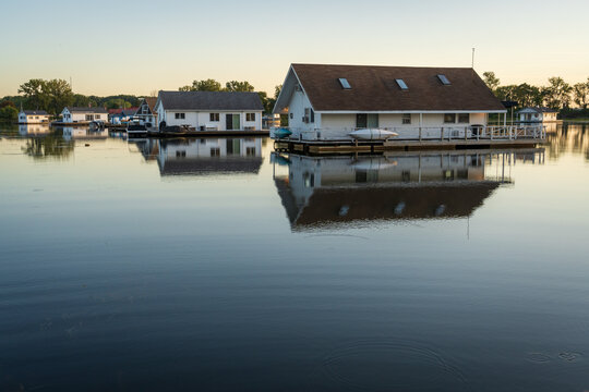Floating homes, Presque Isle Houseboats in Erie, PA