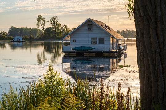 Floating homes, Presque Isle Houseboats in Erie, PA