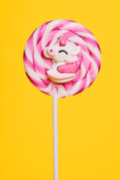 sucette rose ronde, en forme de licorne 