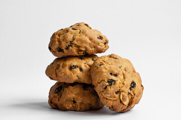 Photo delicious cookies with raisins and nuts on light background. Food photo for article, recipe, cover or background.