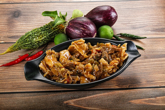 Tibetian cuisine - thenthuk with beef