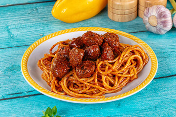 Italian spaghetti with beef meatballs