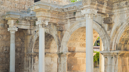 Obraz premium Awesome view of Hadrian's Gate in Kaleici of Antalya, Turkey. The Kaleici area is the historic city center and a popular tourist attraction in Turkey.