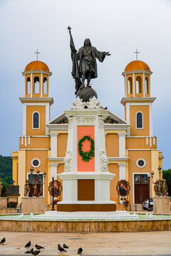 Catedral de Nuestra Se&ntilde;ora de la Candelaria and statue of Christopher Columbus on Plaza Colon in Mayag&uuml;ez, Puerto Rico