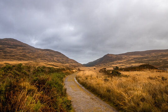 Autumn at Old Kenmare road in de mountains of Killarney National park