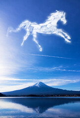 年賀状素材　「逆さ富士」と「馬の形の雲」

