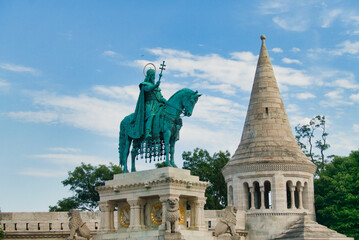 Reiterstandbild des Heiligen Stephan vor Fischerbastei in Budapest, Ungarn