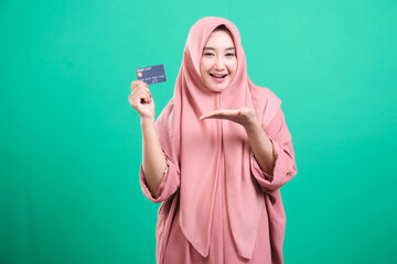Cheerful muslim woman with credit card, showing gesture open pal