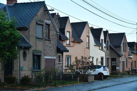 Maisons &agrave; pignons mitoyennes &agrave; Marche-Lez-&Eacute;caussinnes (Soignies)