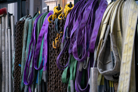 Industrial Lifting Slings: Heavy Duty Purple Webbing Slings Chain Slings on Hooks