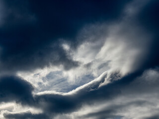 Bizarre Wolkengebilde im Spätherbst