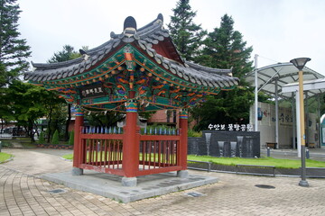 Obraz premium Traditional Pavilion in Multang Park