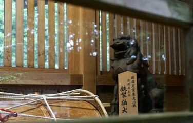高千穂神社、鉄製狛犬（右）