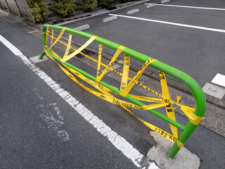 大破したガードレール