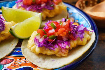 タコス・デ・ぺスカード・エスティーロ・エンセナーダ (エンセナダ）　Tacos de pescado estilo ensenada (Ensenada Style Fish Tacos, Baja Fish Tacos, Ensenada fish tacos)
