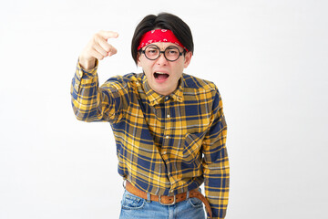 アキバ系の男性　クレーマー　白背景