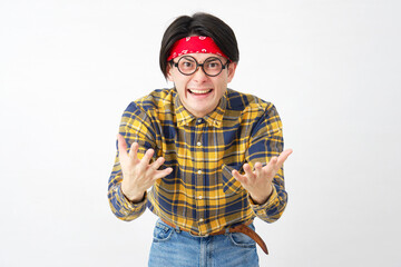 アキバ系の男性　クレーマー　白背景　カメラ目線