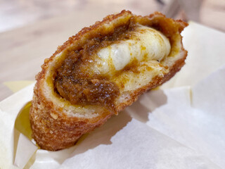 チーズ入りカレーパン