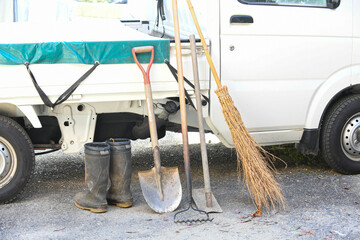 軽トラック積まれる前の作業道具