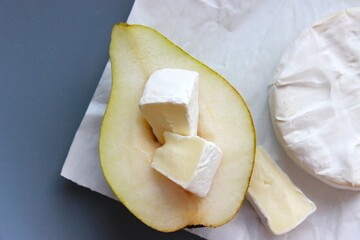 Close view pear and brie pairing