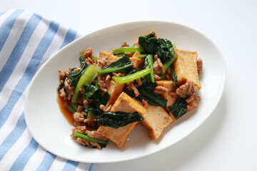 小松菜　厚揚げ　ひき肉　炒め物