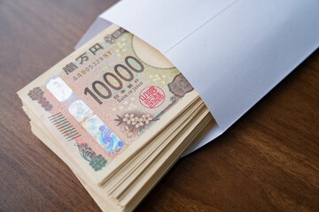 封筒に入った100万円