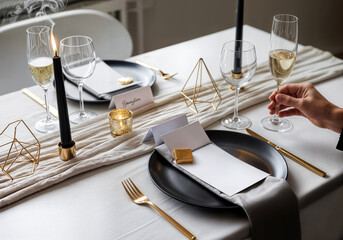  Scandinavian Minimalist Christmas Table Setting with Black Candles, White Napkins, and Gold Geometric Accents