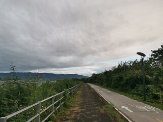 running path with riverview background