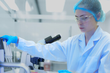 A researcher drives medical innovation using advanced technology. She focuses on scientific discovery, representing the future of healthcare, precision, and digital solutions.