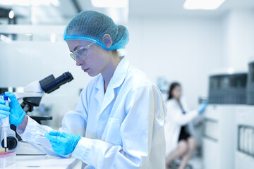 A researcher drives medical innovation using advanced technology. She focuses on scientific discovery, representing the future of healthcare, precision, and digital solutions.