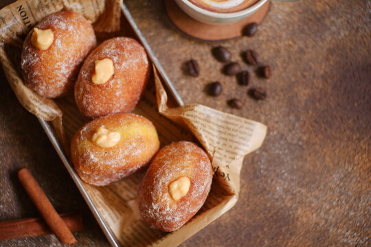 bomboloni and coffee
