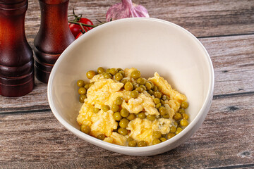 Scrambled egg omelet with green peas