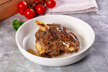 Baked lamb leg with spices