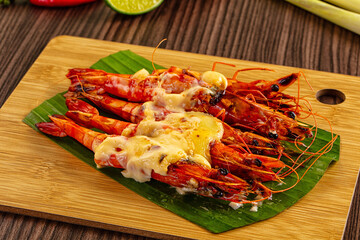 Baked tiger prawns with cheese